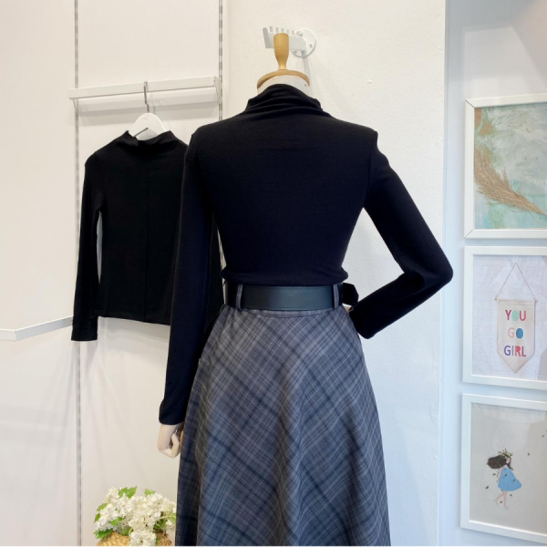 Dikiş Detaylı Siyah Likralı Bluz