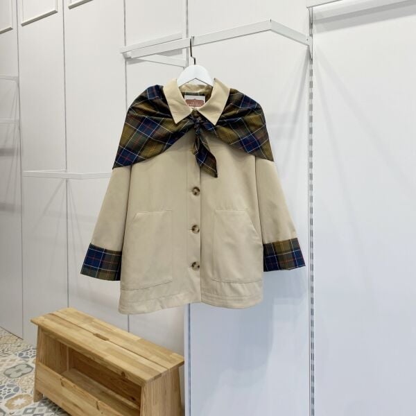 Ekose Fular Detaylı Krem Kısa Trençkot