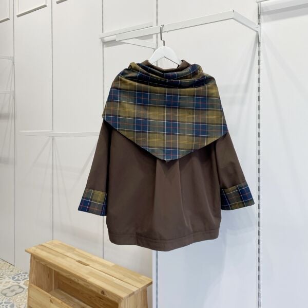 Ekose Fular Detaylı Kahverengi Kısa Trençkot