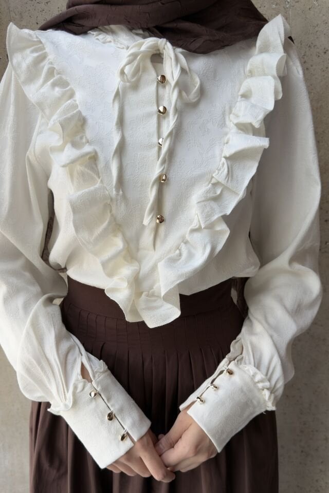 Krem Volanlı Lucienne Saten Gömlek