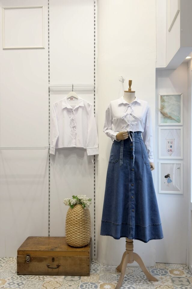 Beyaz Kurdele Detaylı Poplin Gömlek