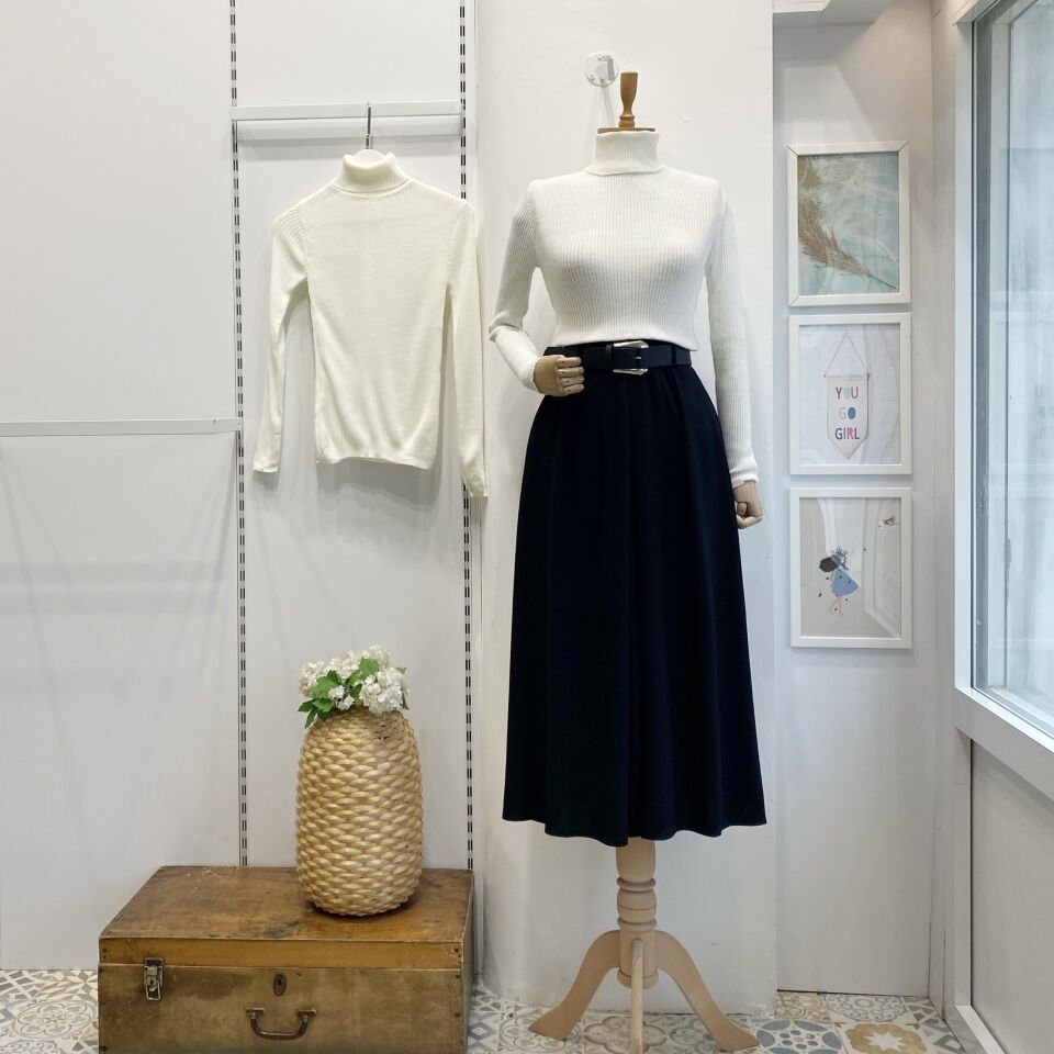 Siyah Pileli Kemer Detaylı Poliviskon Etek