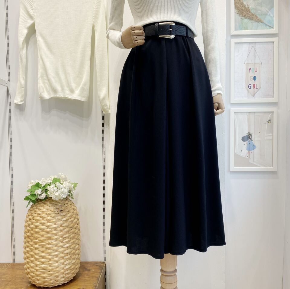 Siyah Pileli Kemer Detaylı Poliviskon Etek