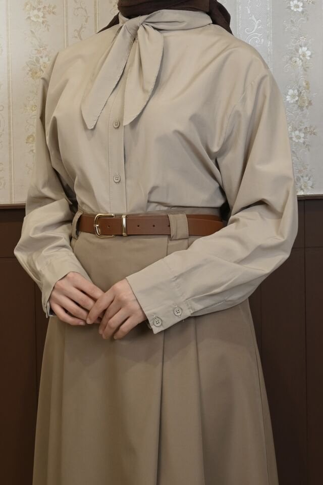 Bej Fular Detaylı Poplin Gömlek