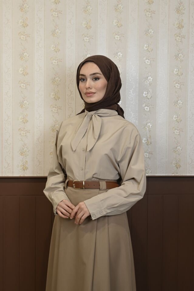 Bej Fular Detaylı Poplin Gömlek