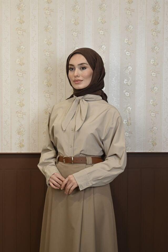 Bej Fular Detaylı Poplin Gömlek