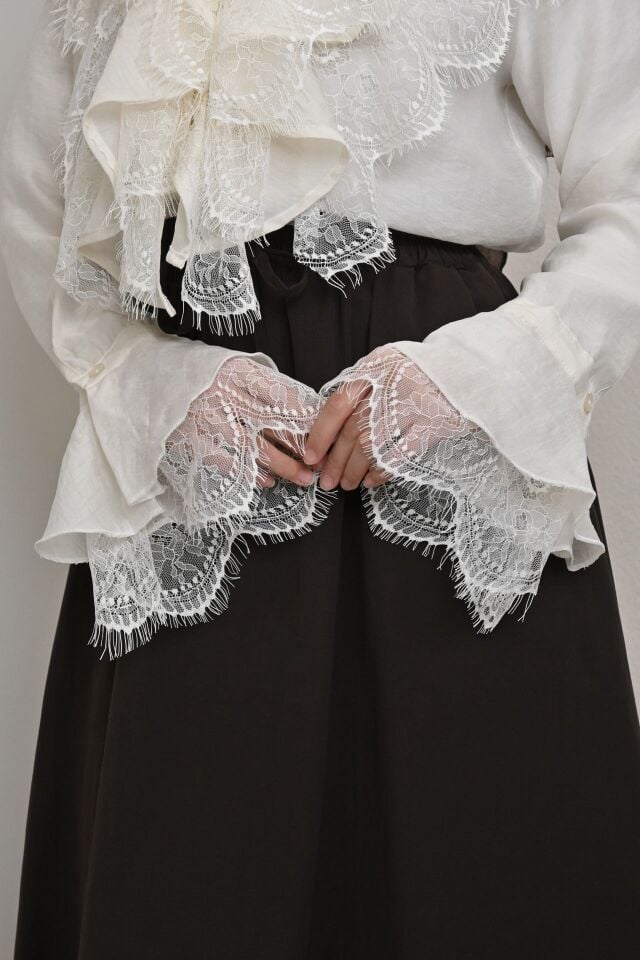 Ekru İnce Dantel Detaylı Florance Gömlek