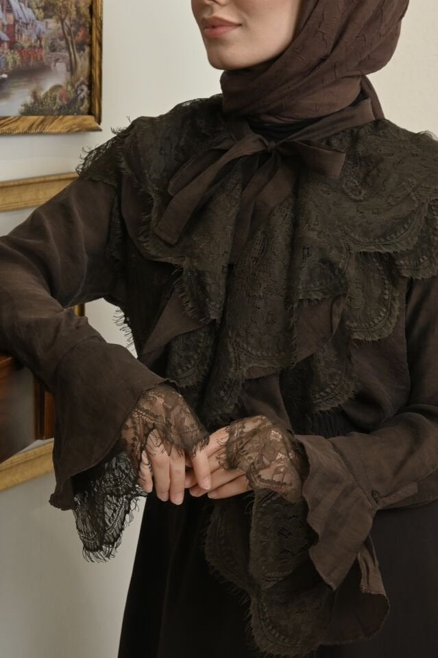 Acı Kahve İnce Dantel Detaylı Florance Gömlek