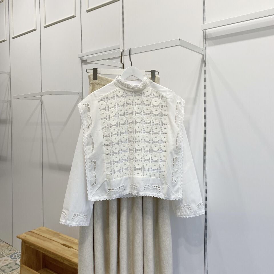 Beyaz Örgü Motfili Lunelle Gömlek