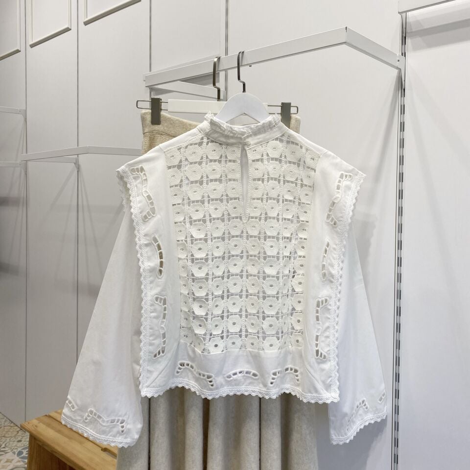 Beyaz Örgü Motfili Lunelle Gömlek