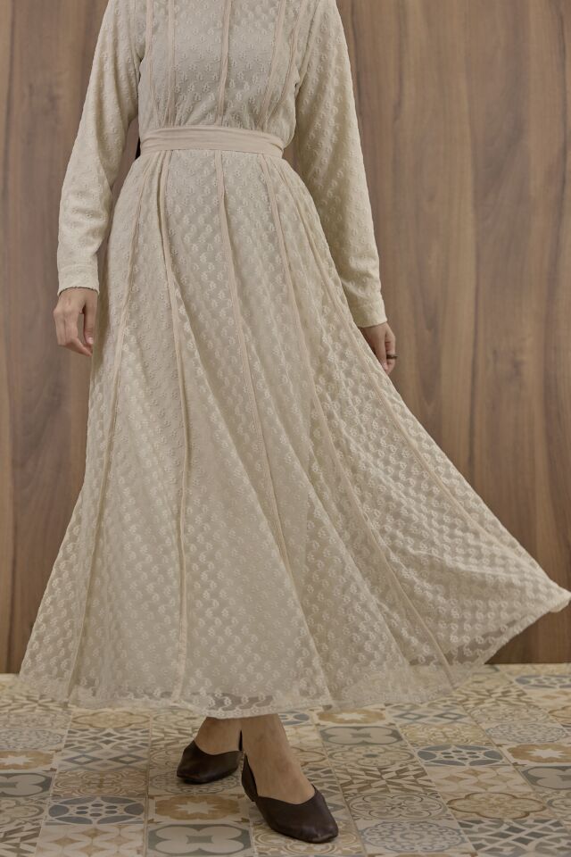 Krem İşlemeli Brode Elbise