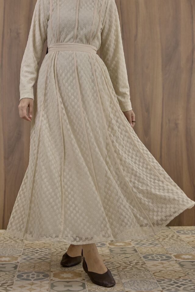 Krem İşlemeli Brode Elbise