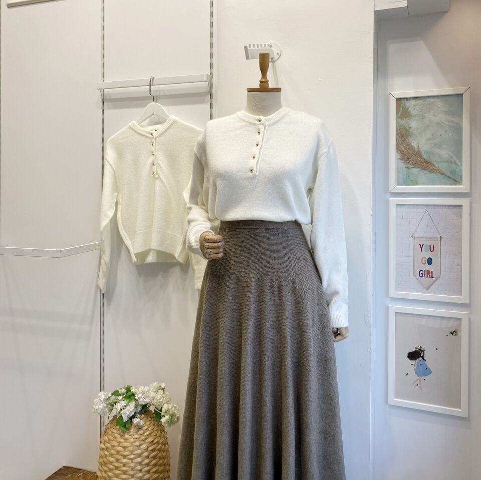 Ekru Gold Düğmeli Triko Kazak