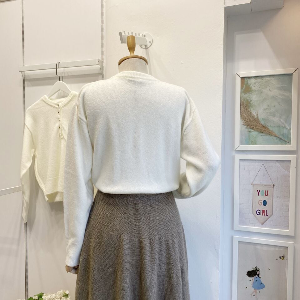 Ekru Gold Düğmeli Triko Kazak