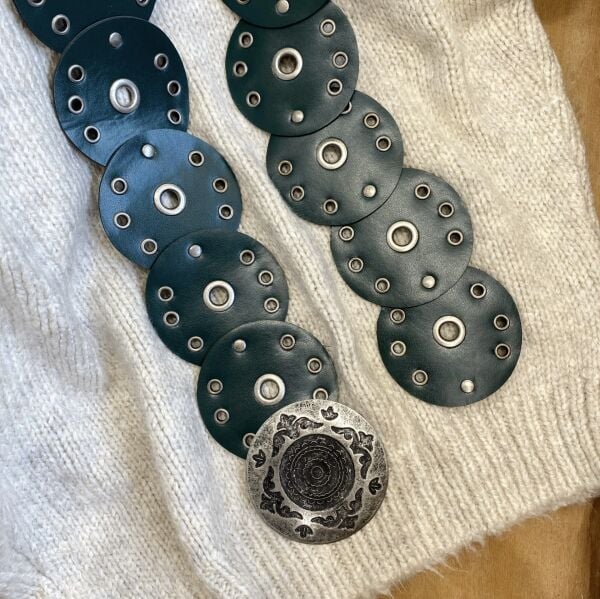 Koyu Yeşil Yuvarlak Tokalı Bohem Deri Kemer