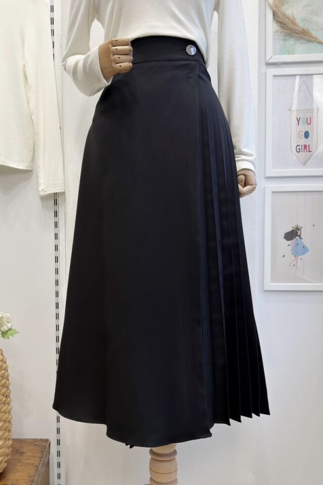 Siyah Pilise Detaylı Düğmeli Anvelop Etek