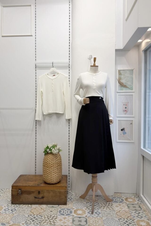 Siyah Pilise Detaylı Düğmeli Anvelop Etek