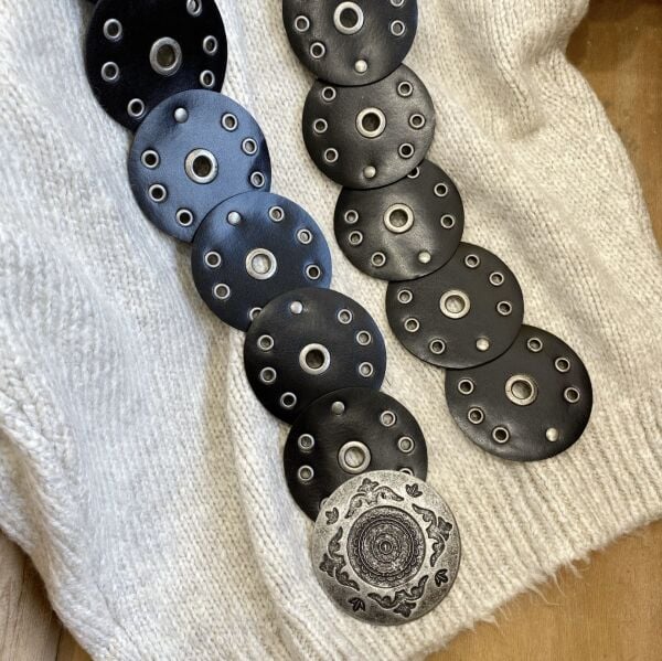 Siyah Yuvarlak Tokalı Bohem Deri Kemer