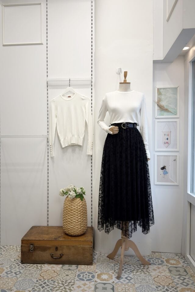 Siyah Çiçek İşlemeli Flog Baskı Tül Asimetrik Etek