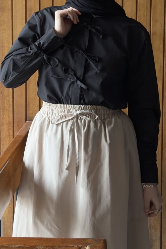 Siyah Kurdele Detaylı Poplin Gömlek