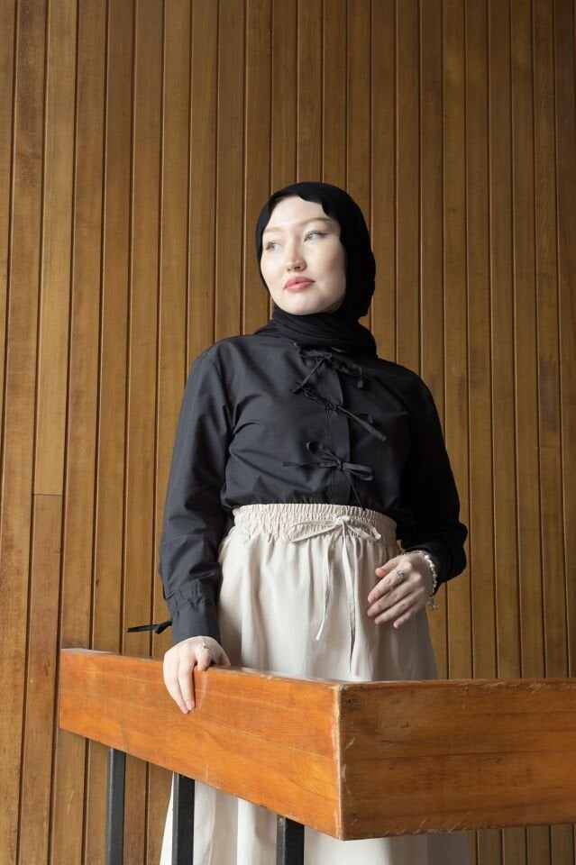 Siyah Kurdele Detaylı Poplin Gömlek