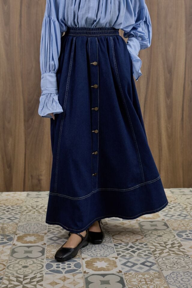 Koyu Renk Önü Düğmeli Kloş Kot Etek