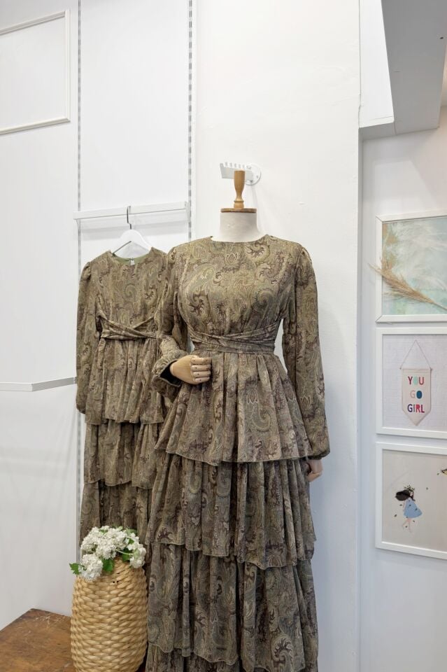 Yeşil Şal Desenli Kat Kat Elbise