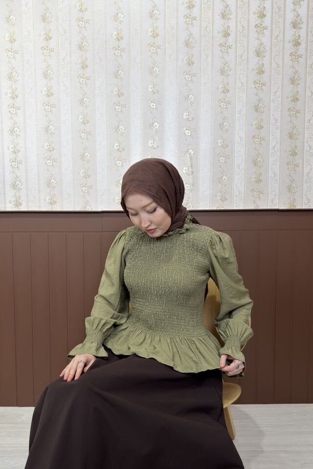 Haki Yeşili Gipe Detaylı Bluz