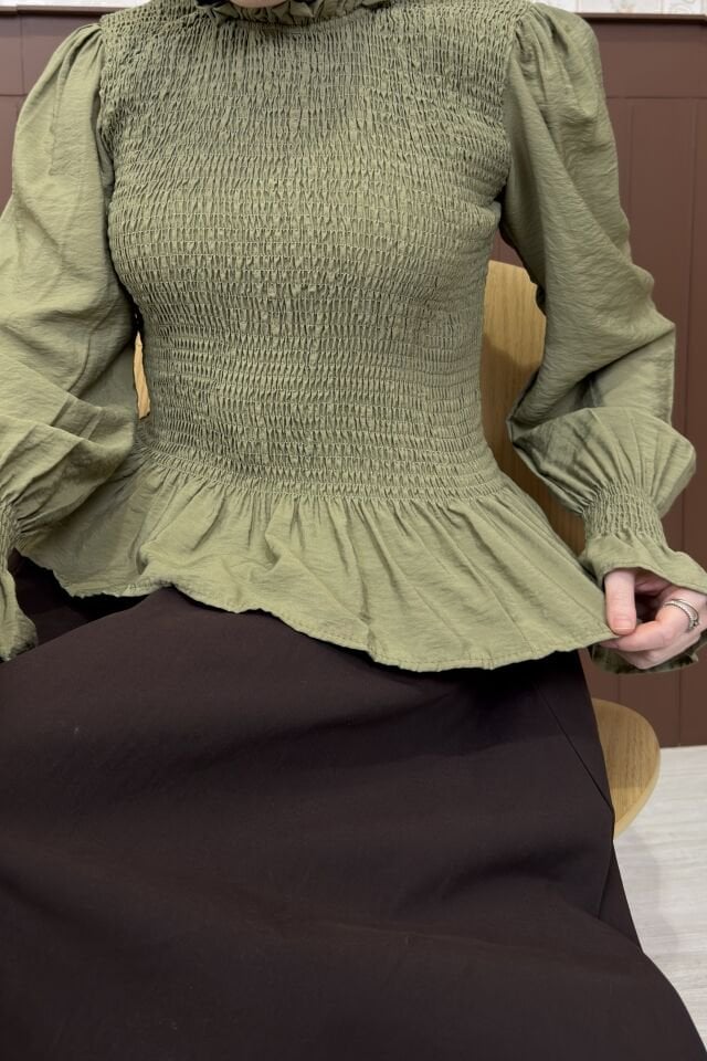 Haki Yeşili Gipe Detaylı Bluz