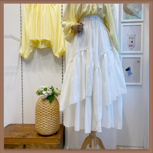 Beyaz Fisto Detaylı Vela Etek