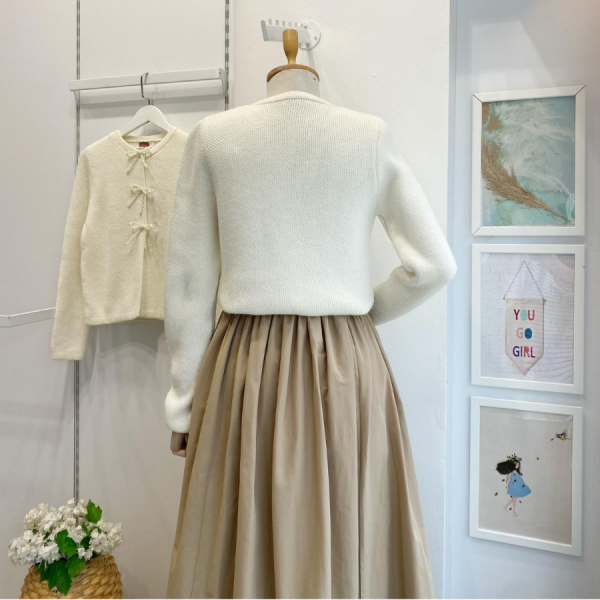 İncili Fiyonk Aksesuarlı Triko Hırka