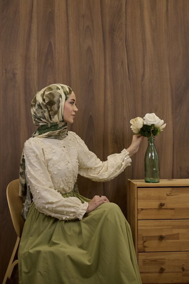 Viela Krem Üç Boyutlu Yapraklı Gömlek