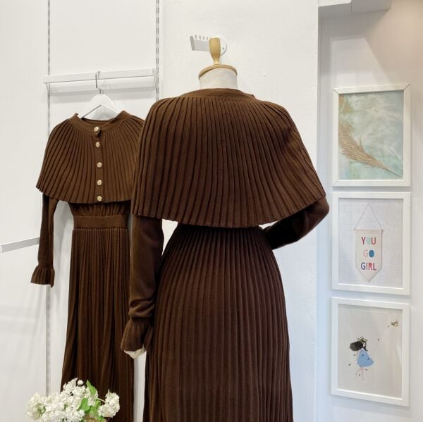 Pelerin Eklemeli Kahverengi Triko Elbise