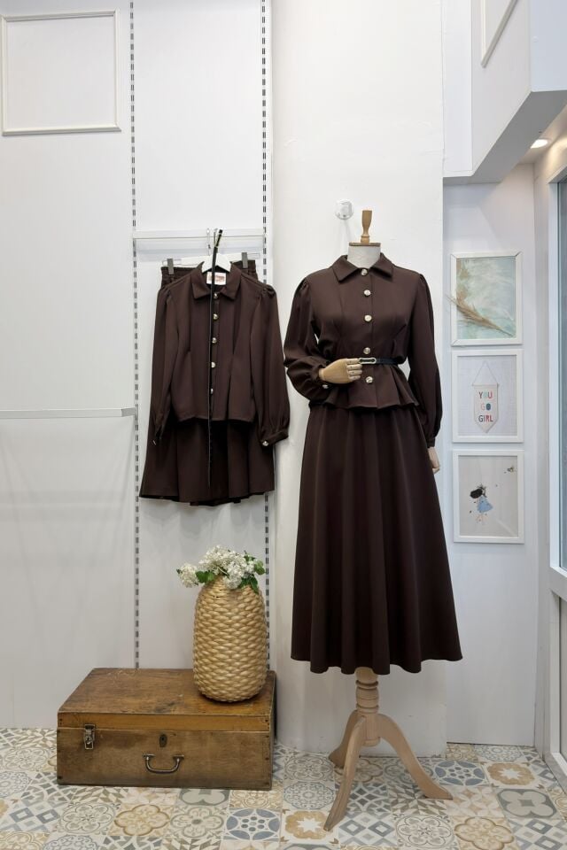 Kahverengi Kemer Detaylı Pattern Crep Takım