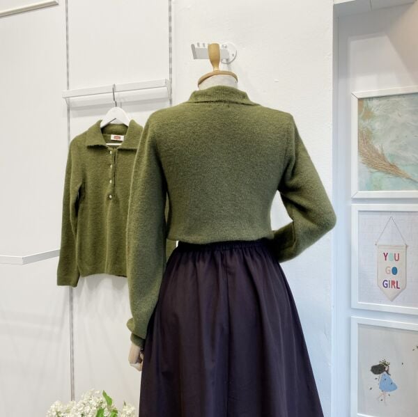 Yeşil Taş Düğmeli Triko Kazak