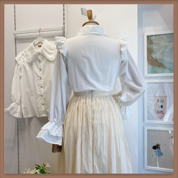 Omzu Fisto Volanlı Beyaz Gömlek