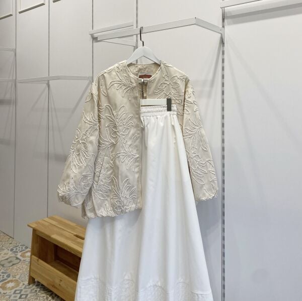 Kuşak Detaylı Nakışlı Krem Ceket