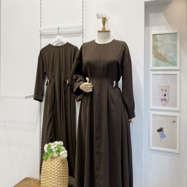 Kahverengi Modal Kumaş Frise Elbise