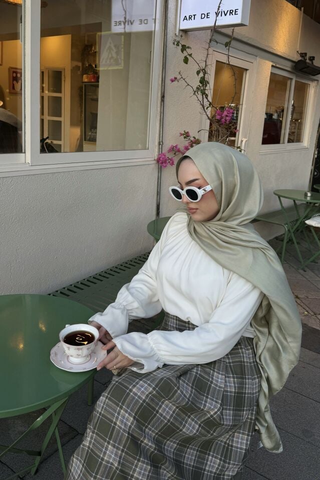 Faya Girls x Kırık Beyaz Jesica İçlik