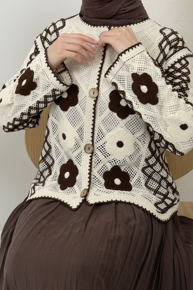 Kahverengi Çiçek Nakışlı Hırka