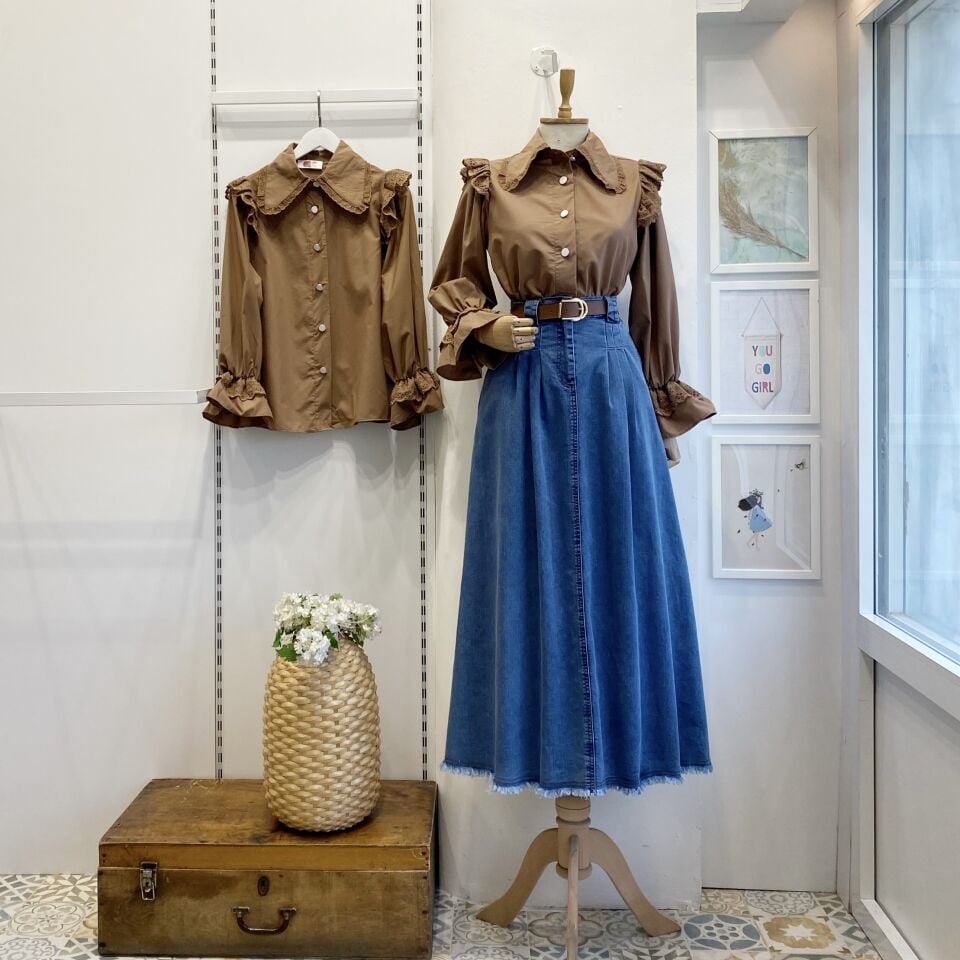 Açık Renk Pile Detaylı Kahverengi Kemerli Kot Etek