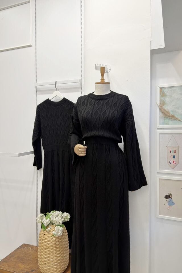 Siyah Saç Örgülü Triko Elbise