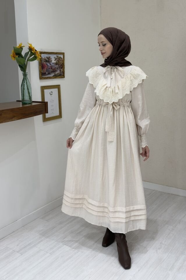 Krem Fisto Volanlı Valeria Elbise