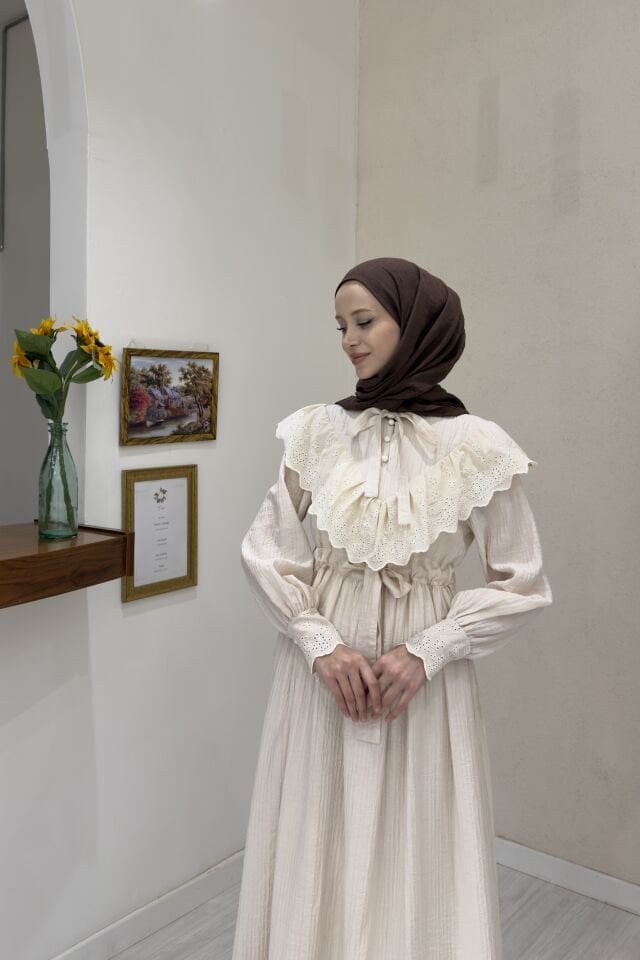 Krem Fisto Volanlı Valeria Elbise