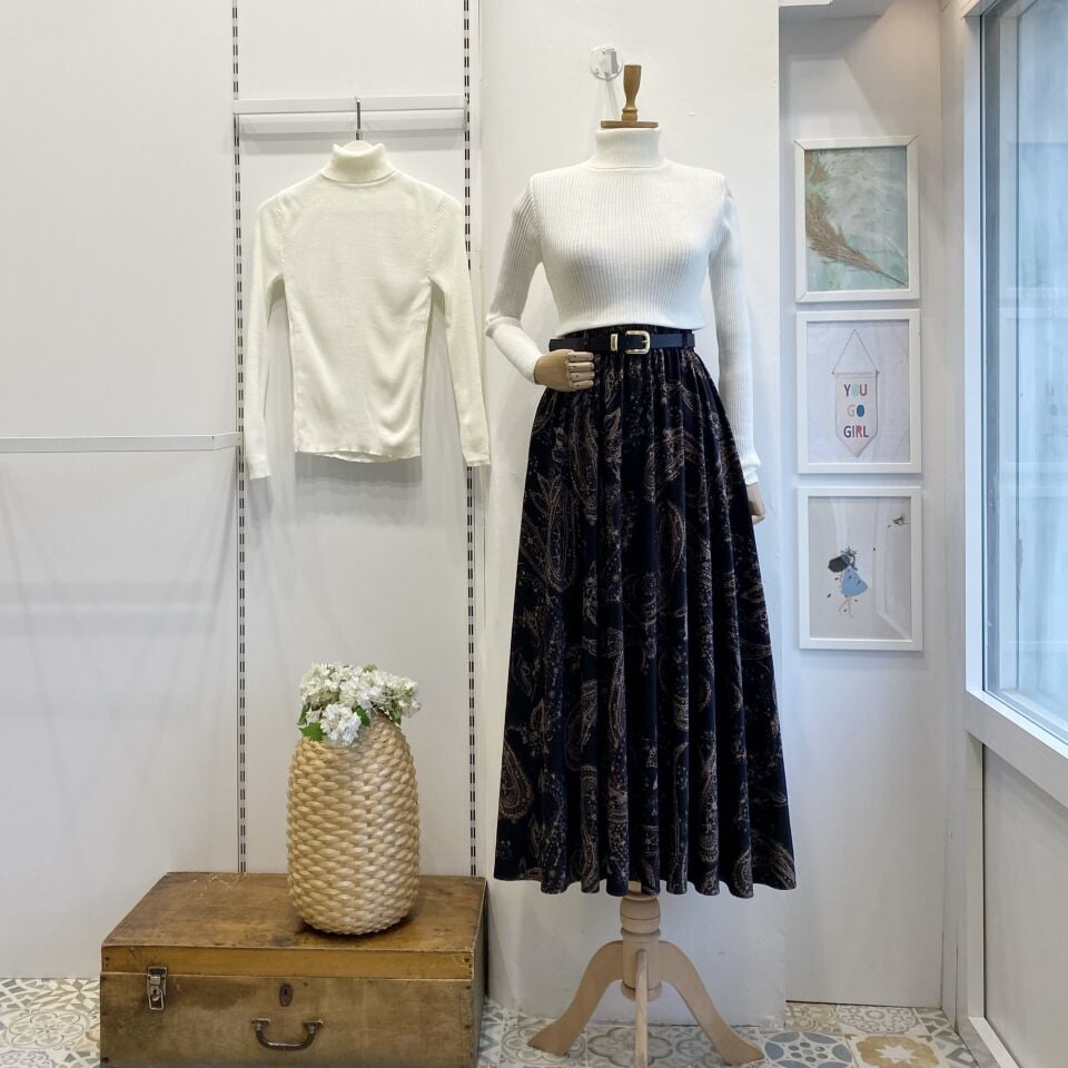 Siyah Çiçek Desenli Kemerli Kadife Etek