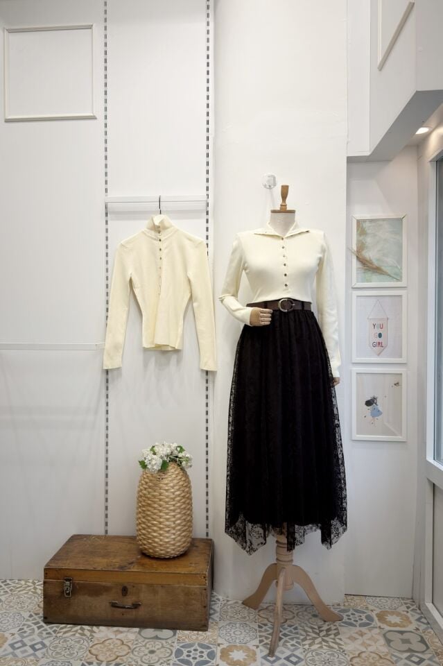 Kahverengi Çiçek İşlemeli Flog Baskı Tül Asimetrik Etek