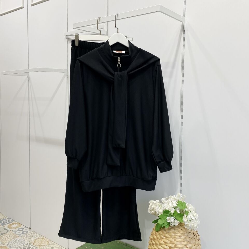 Siyah Pelerin Detaylı Pantolon Takım