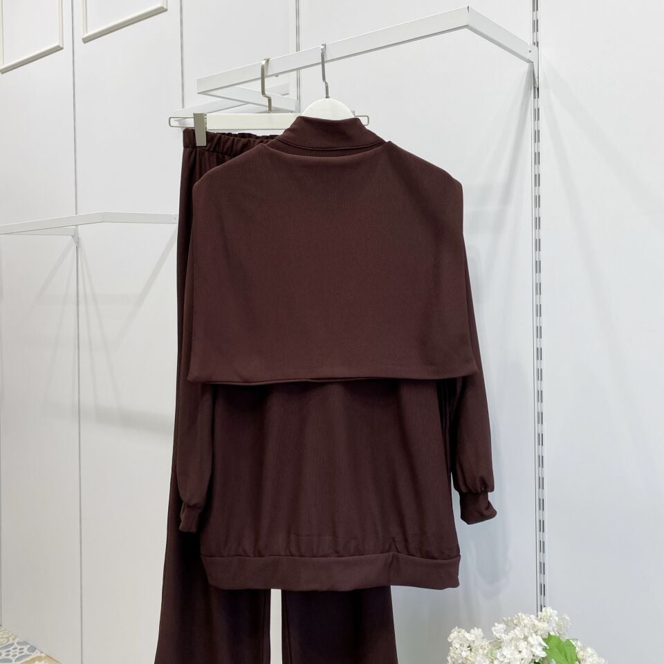 Kahverengi Pelerin Detaylı Pantolon Takım