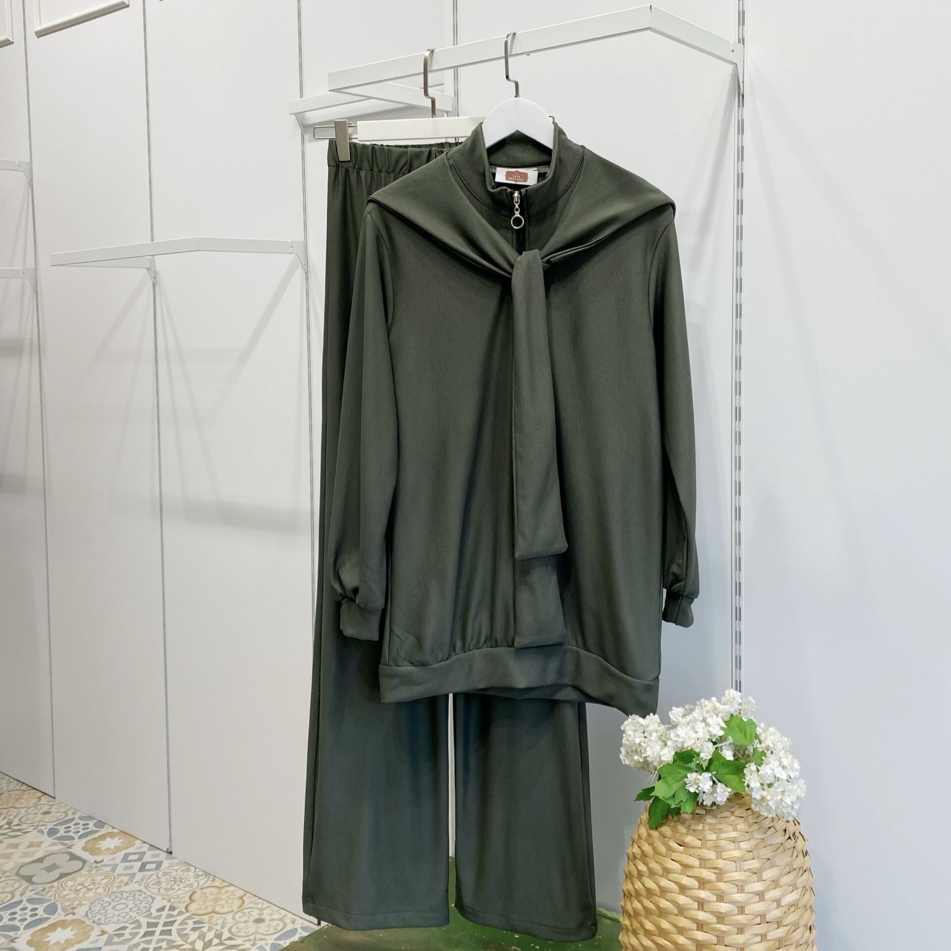 Yeşil Pelerin Detaylı Pantolon Takım