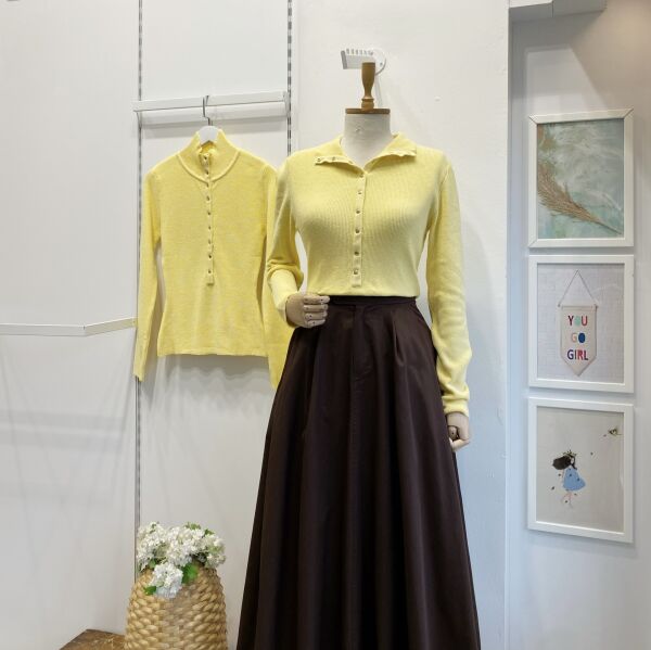 Sarı Dik Yaka Düğmeli Triko Bluz